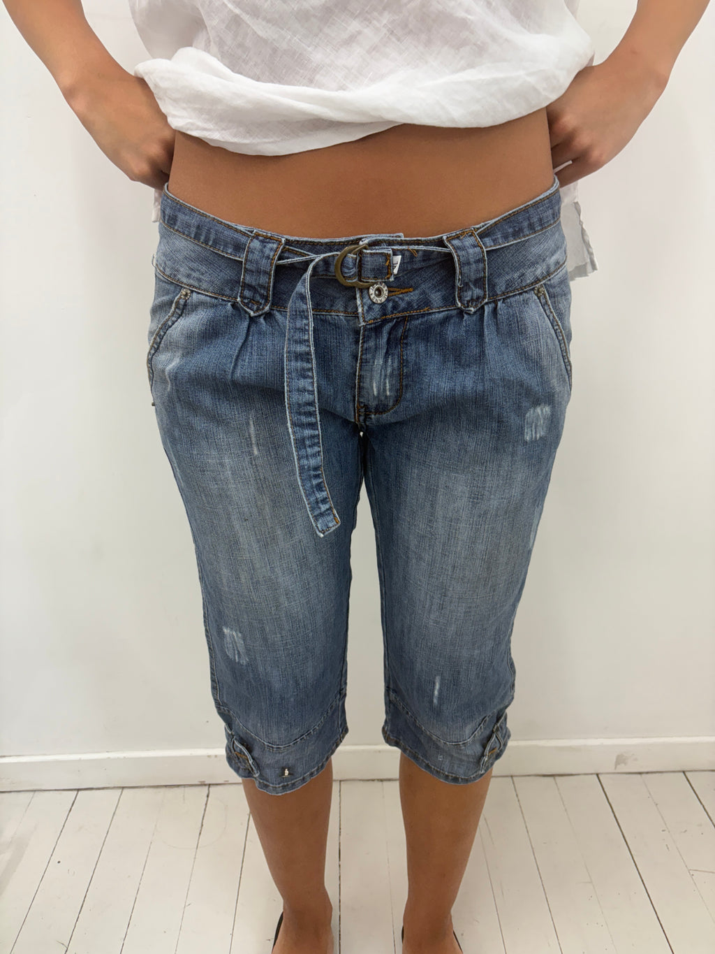 Distressed Denim Capri Shorts Belt Y2K