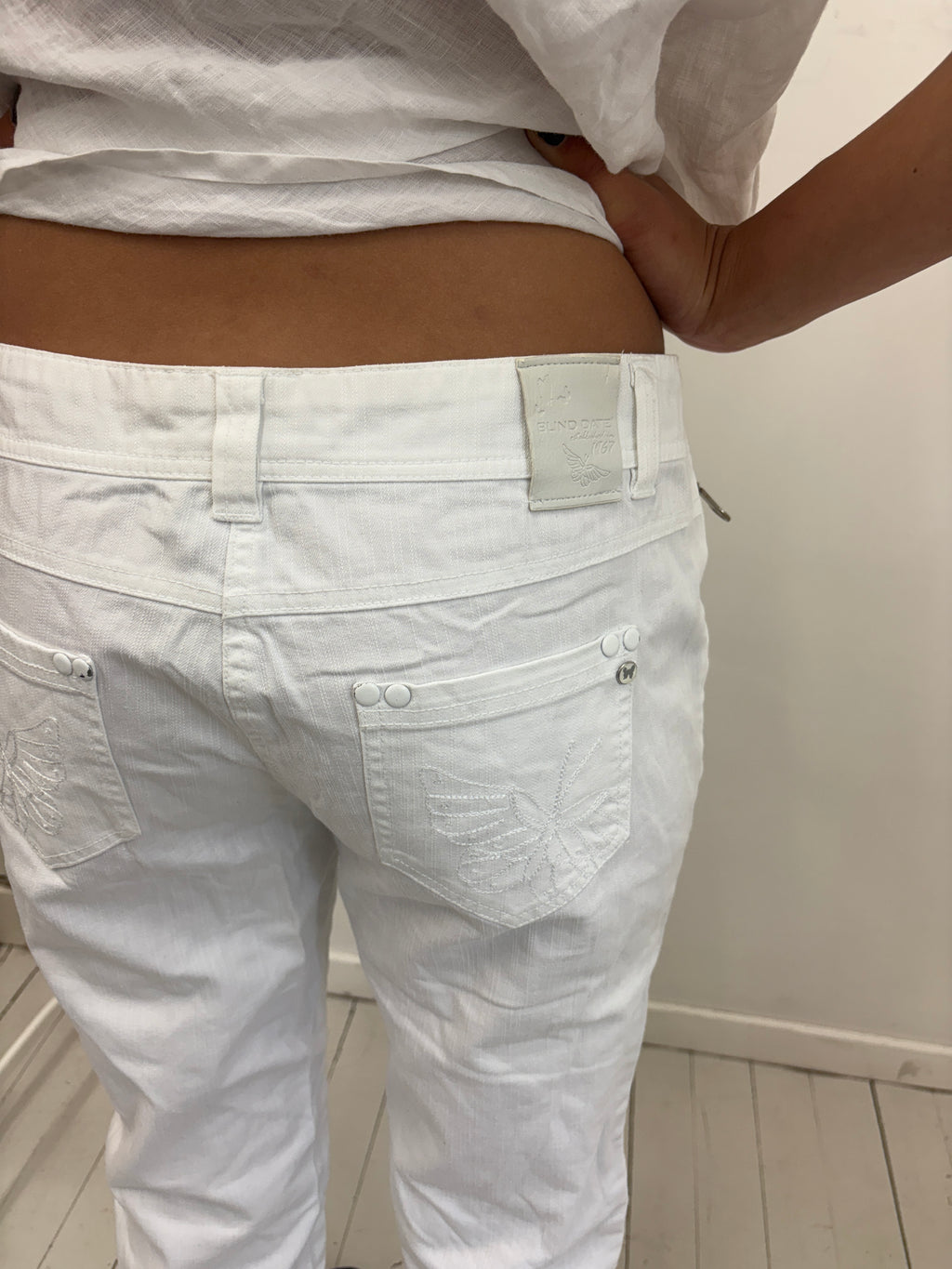 White Denim Capri Shorts Butterfly Embroidery Y2K