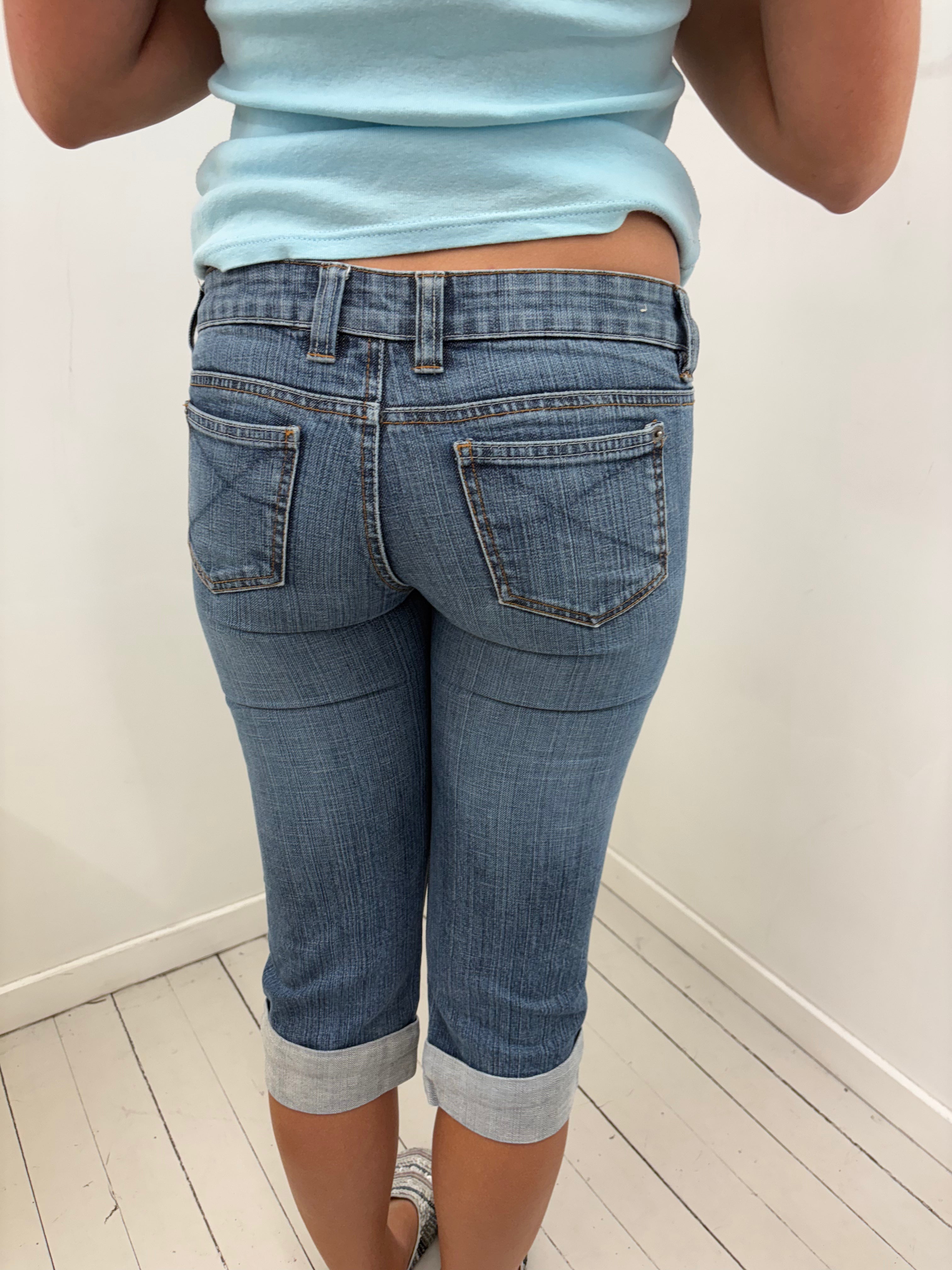 Low-Rise Mid-Wash Denim Capri Shorts With Rolled Hem