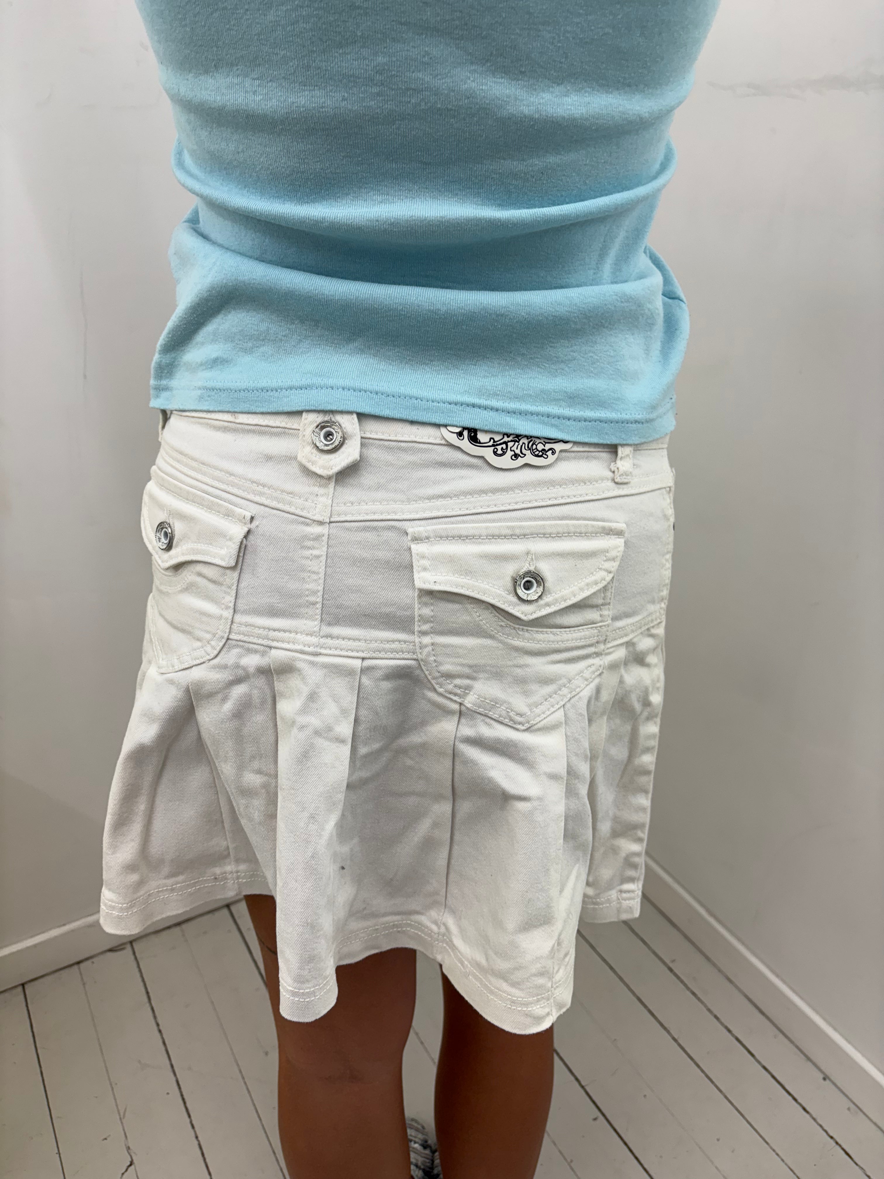 White Denim Low-Rise Pleated Mini Skirt Multi-Pocket