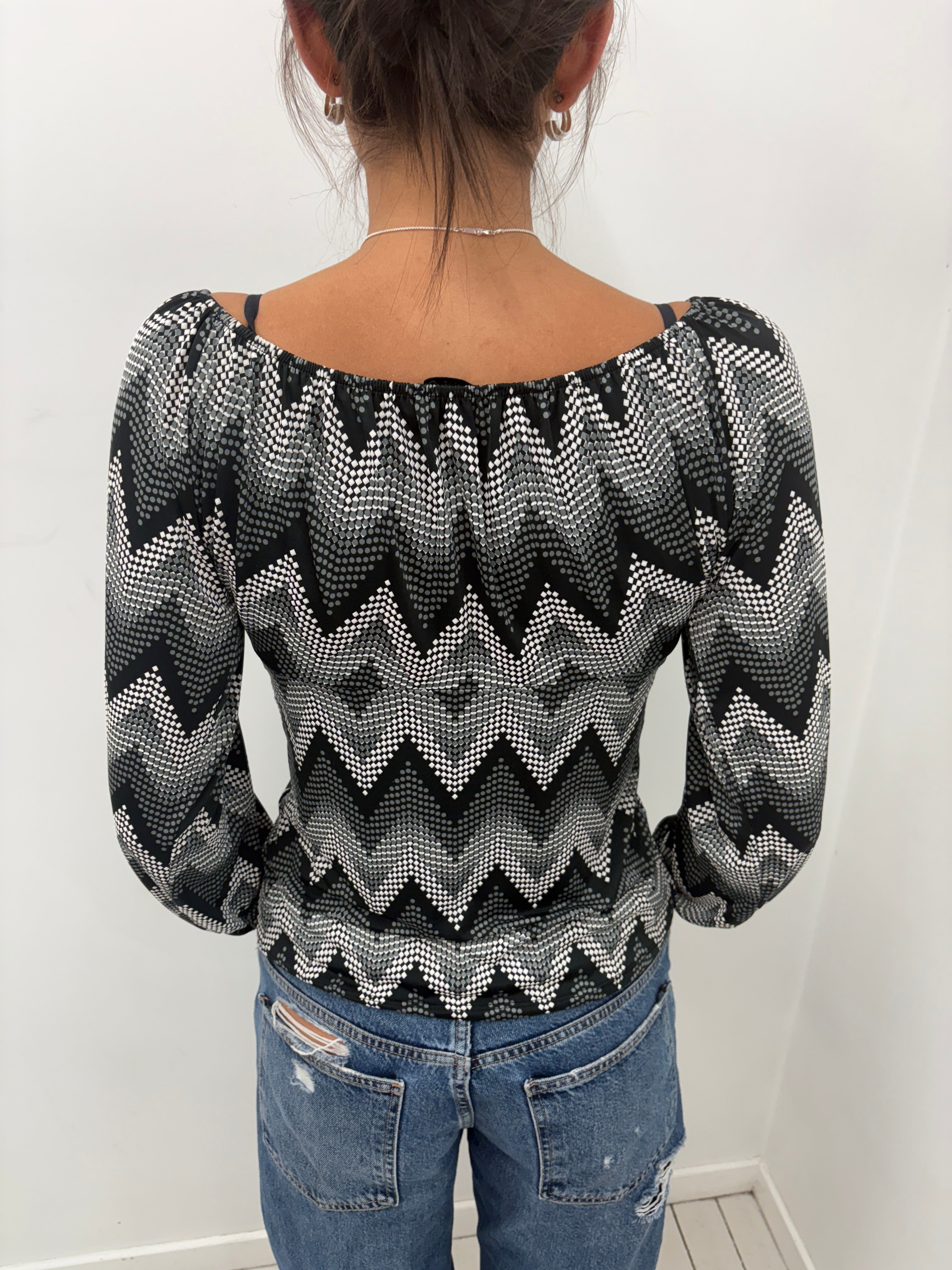 Black White Zigzag Print Top Strap Detail
