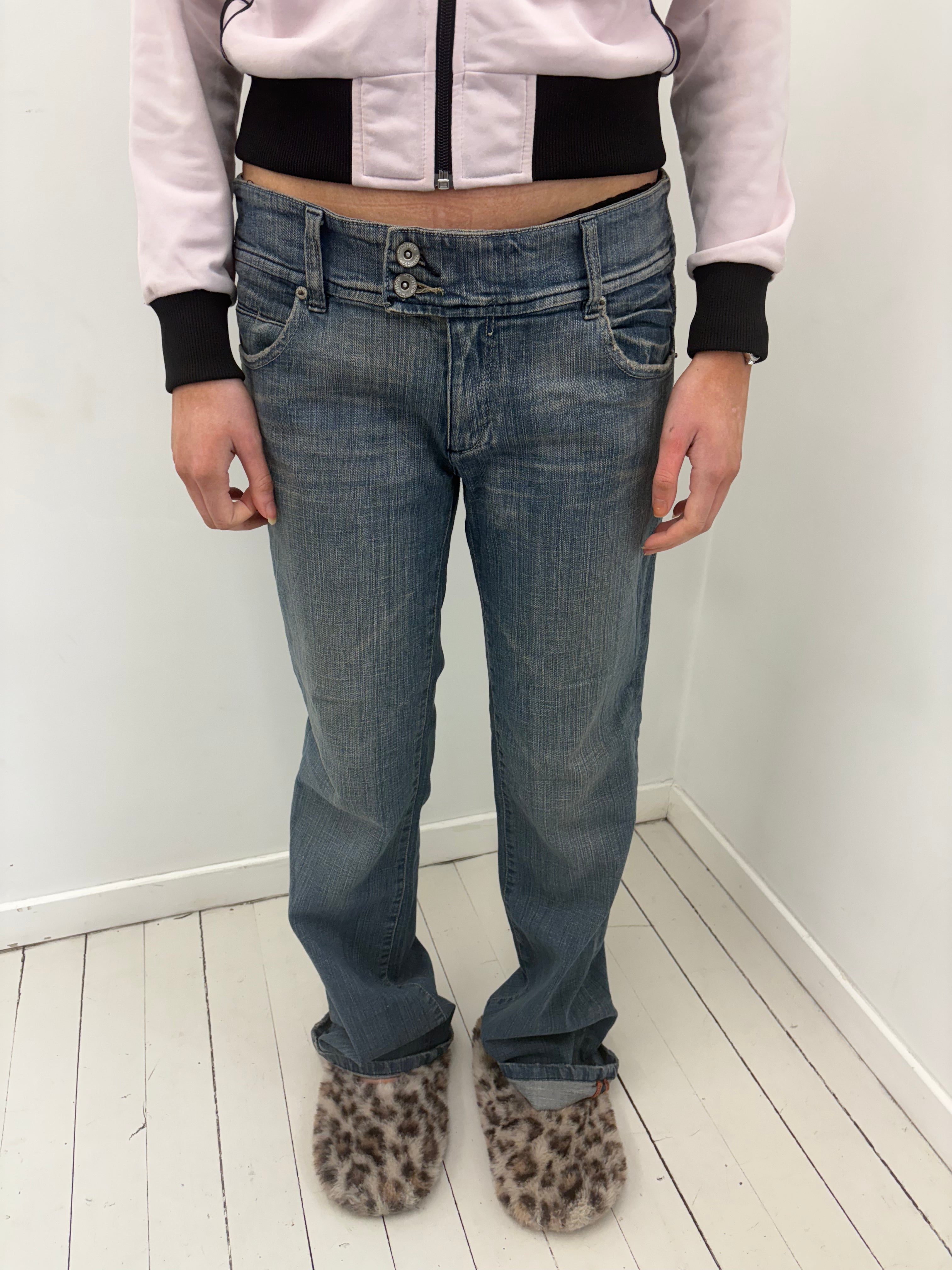 Light Wash Low-Rise Straight Leg Jeans Double Button