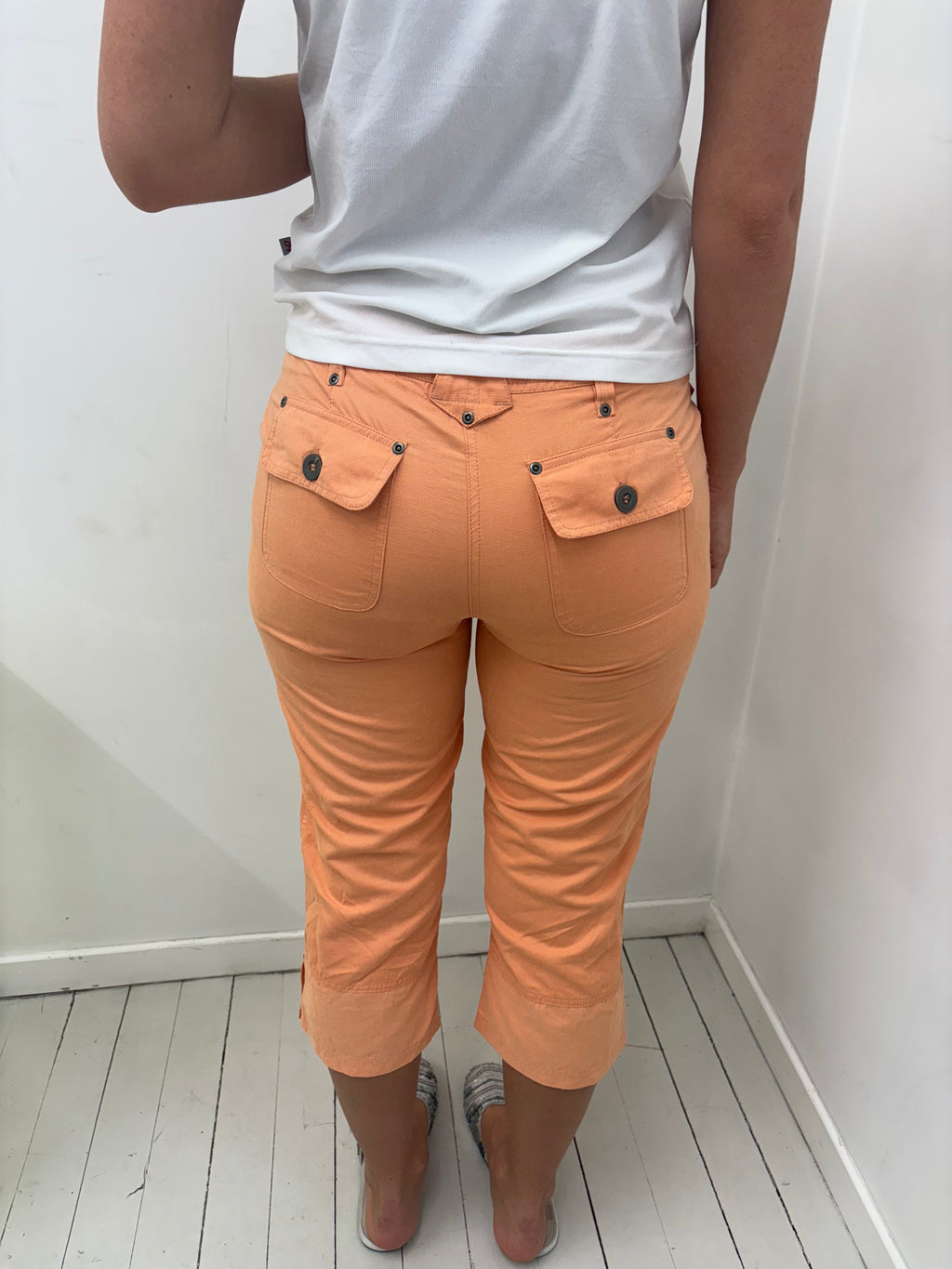 Peach Low-Rise Capri Pants Button Detail Y2K