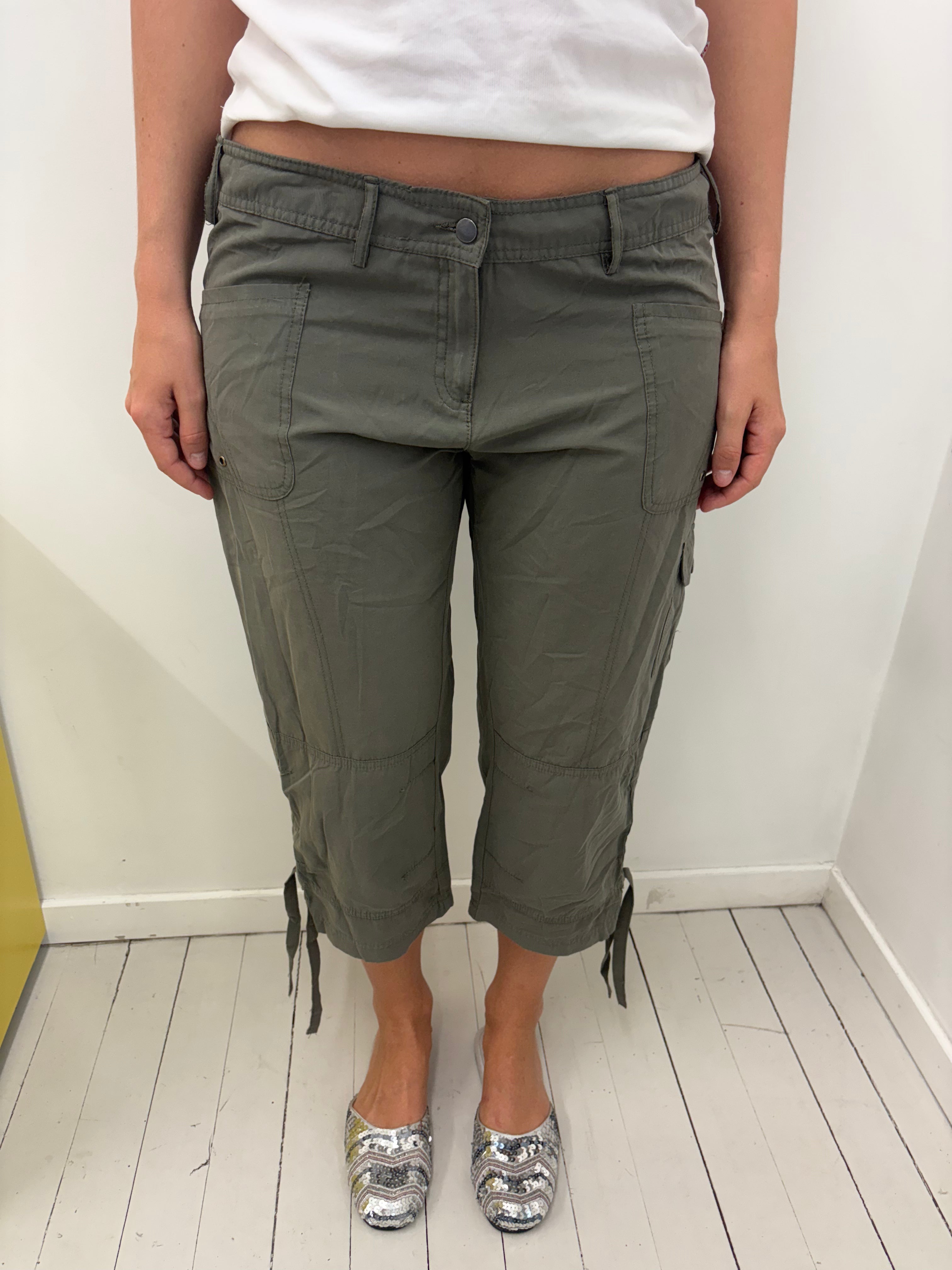 Khaki Low-Rise Cargo Capri Pants Vintage Y2K