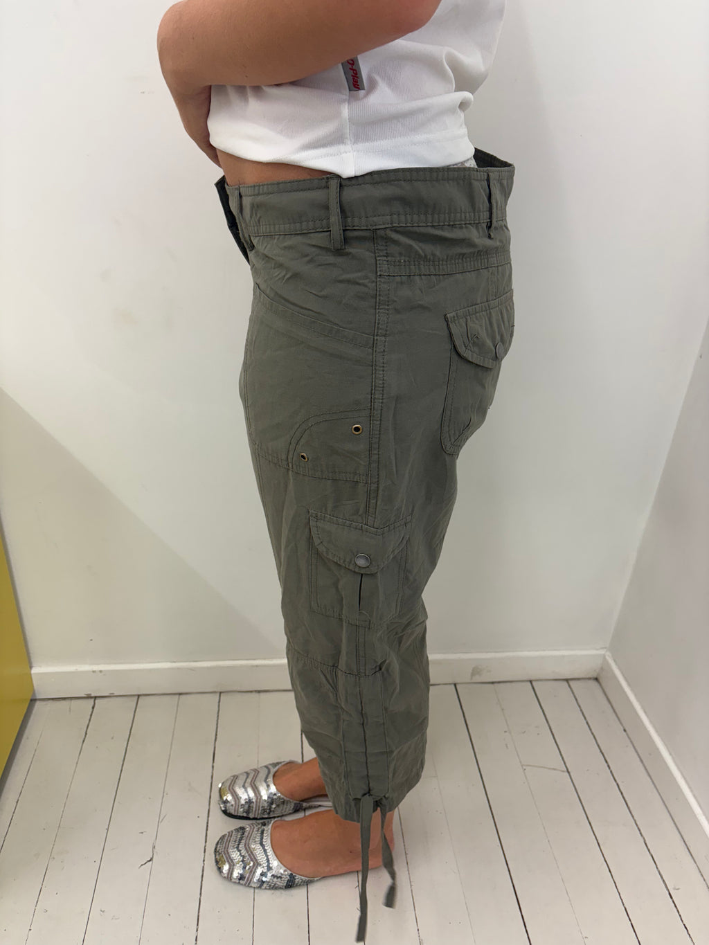 Khaki Low-Rise Cargo Capri Pants Vintage Y2K