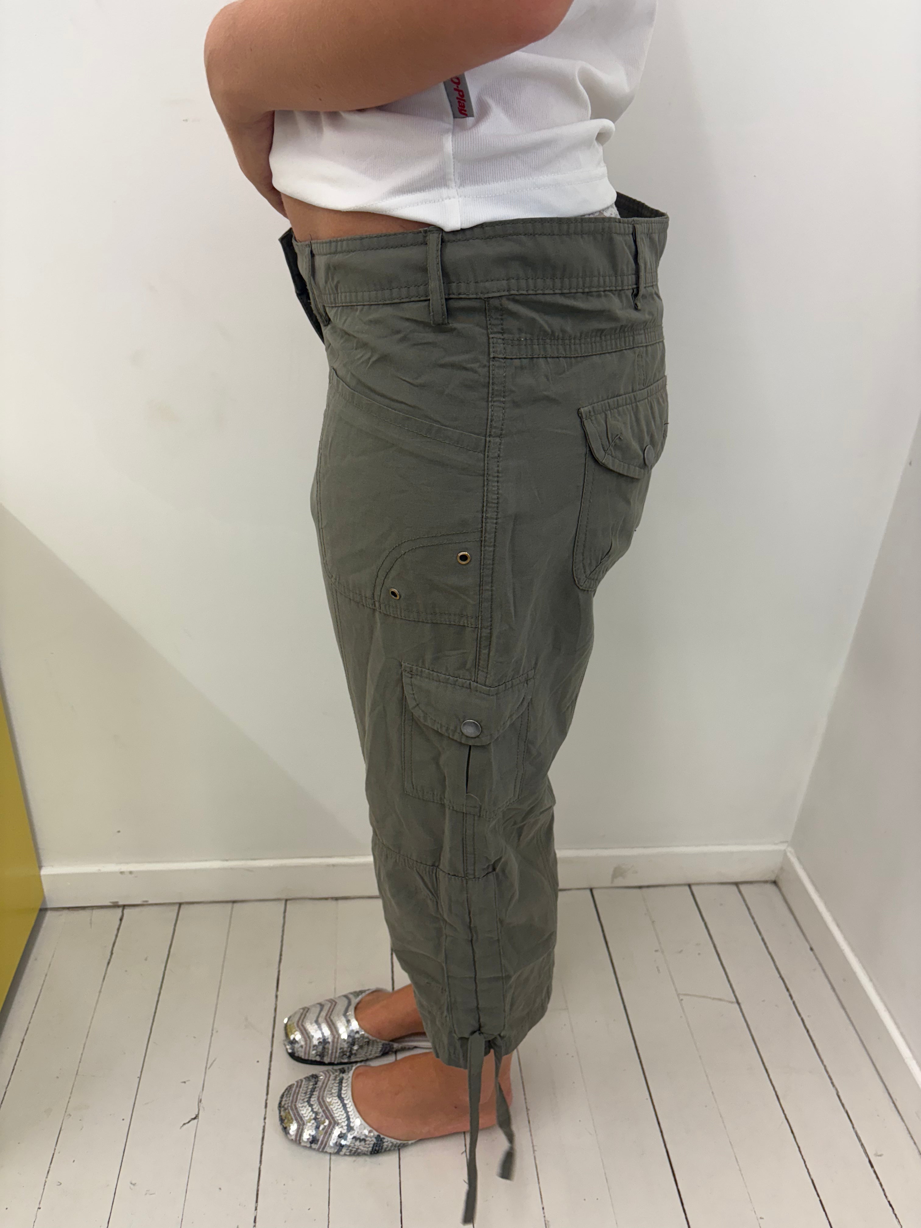 Khaki Low-Rise Cargo Capri Pants Vintage Y2K
