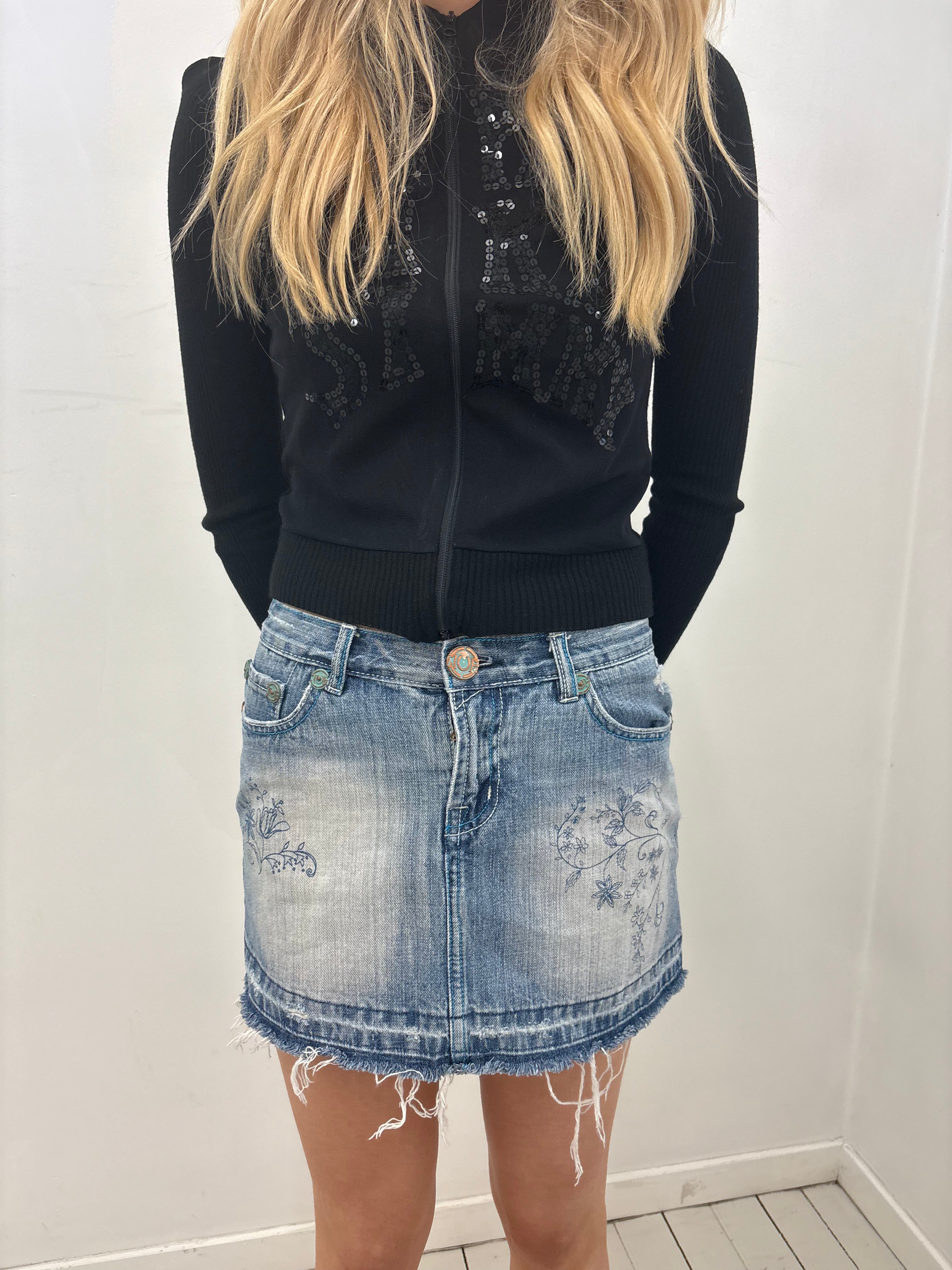 Embroidered Low-Rise Y2K Denim Mini Skirt