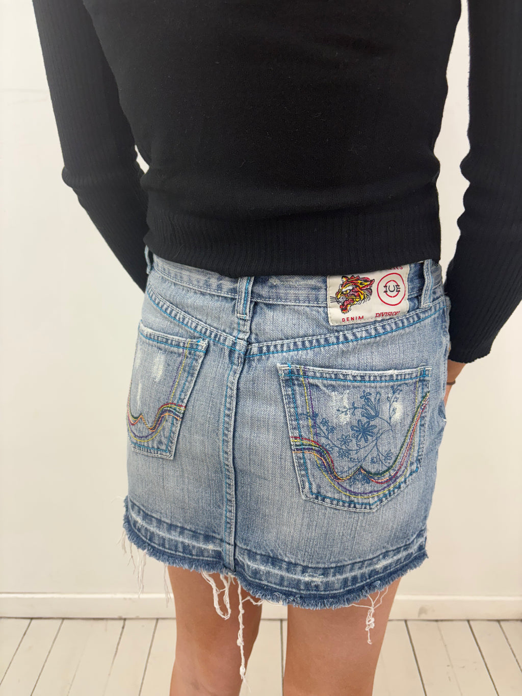 Embroidered Low-Rise Y2K Denim Mini Skirt