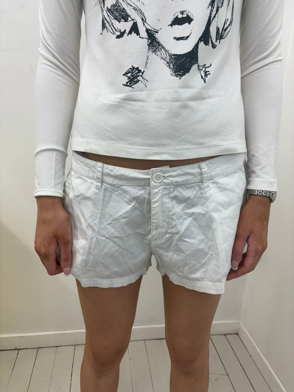 White Low-Rise Chino Shorts with Belt Loops