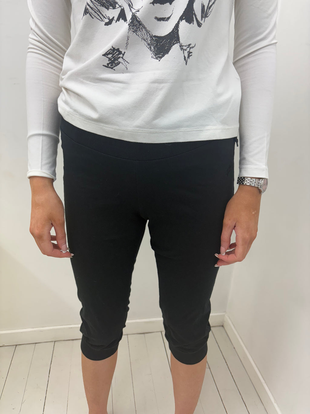 Black Cropped Capri Leggings