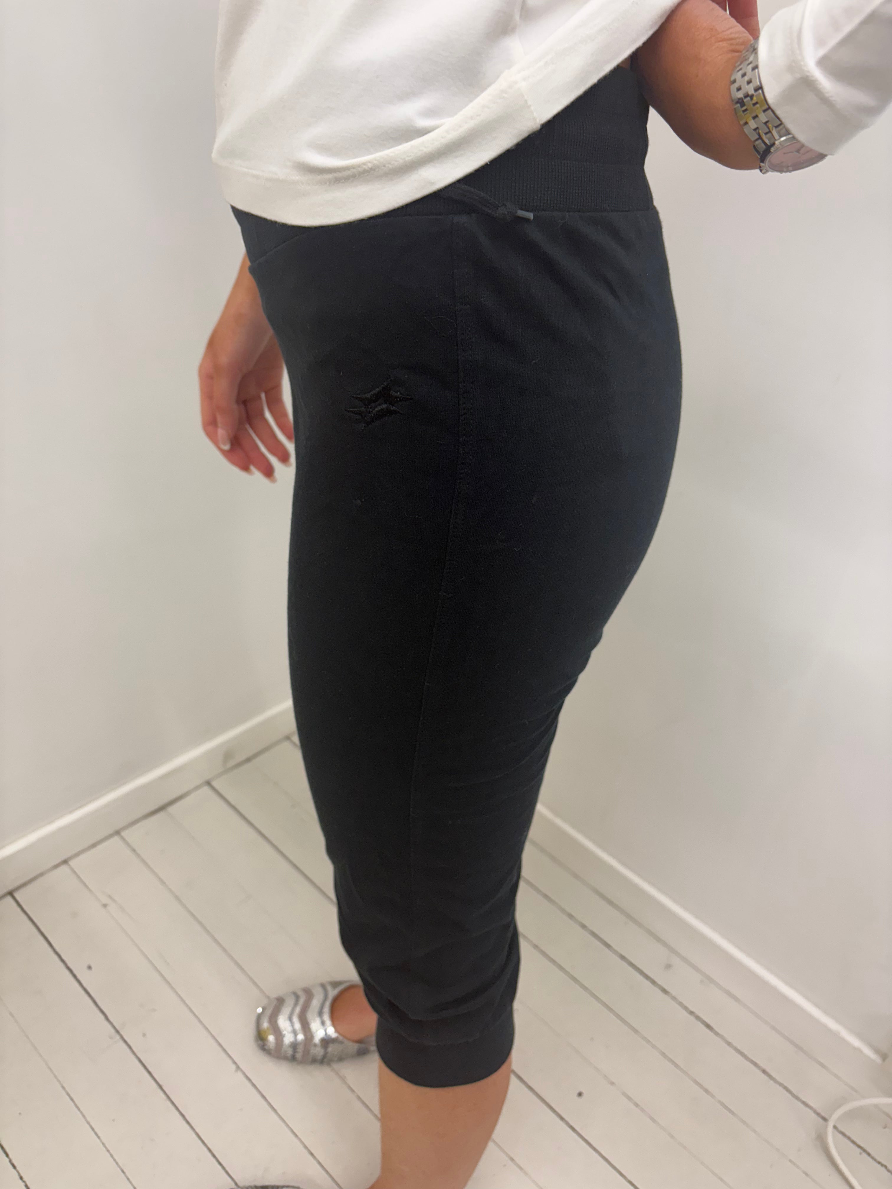Black Cropped Capri Leggings