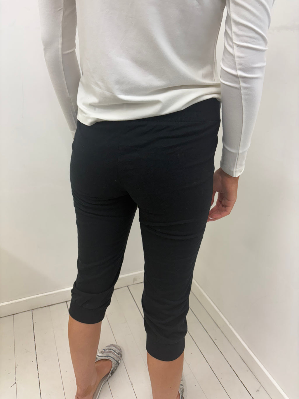 Black Cropped Capri Leggings