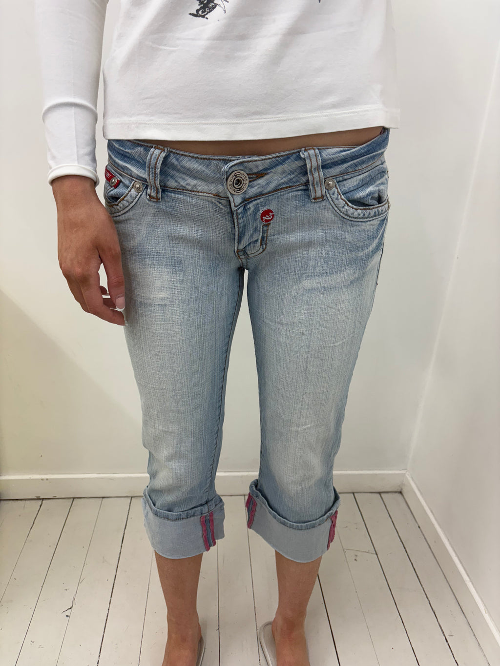 Light Wash Cropped Jeans with Pink Embroidery