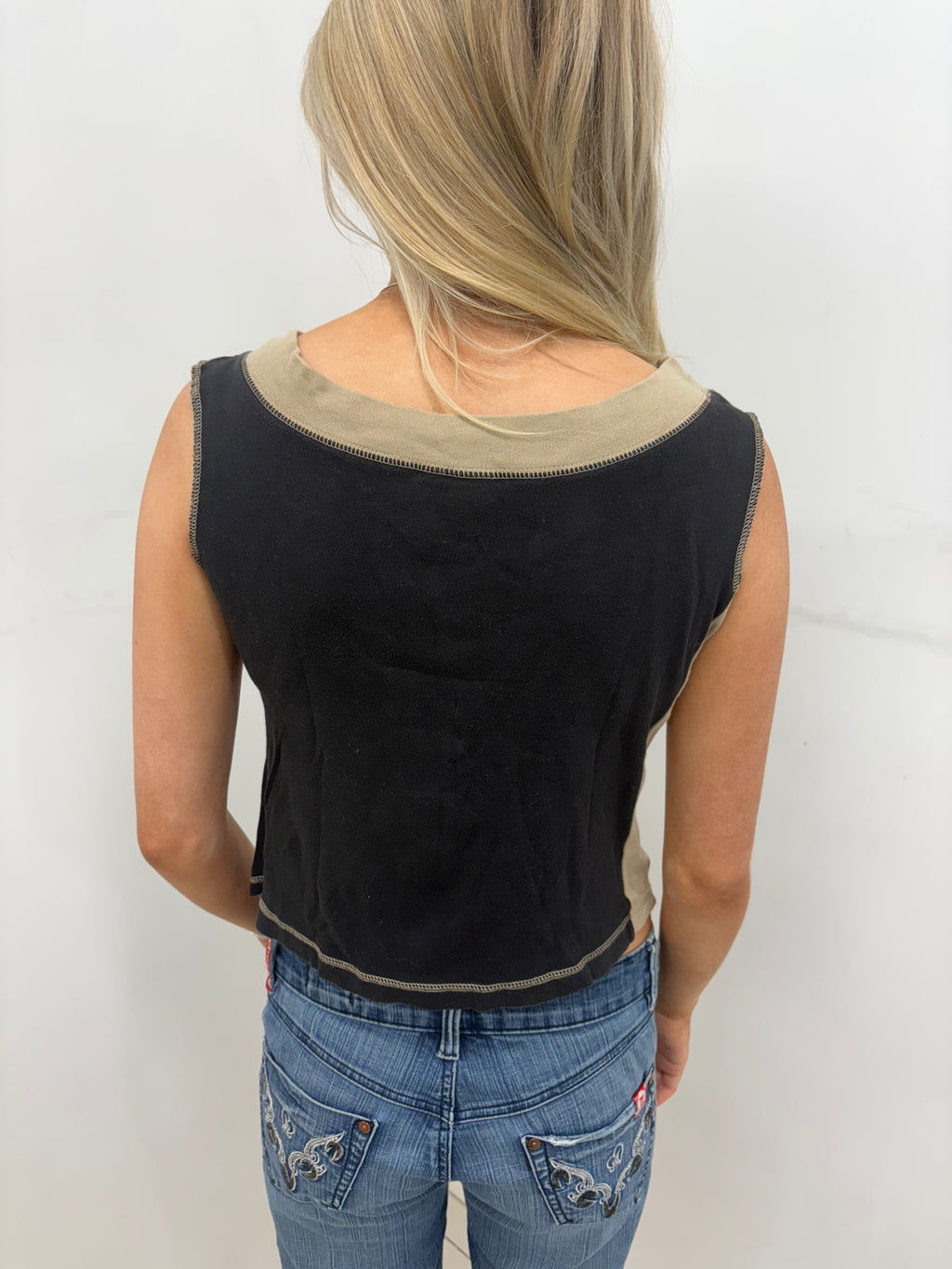 Black Cropped Tank with Contrast Trim and Badge Detail