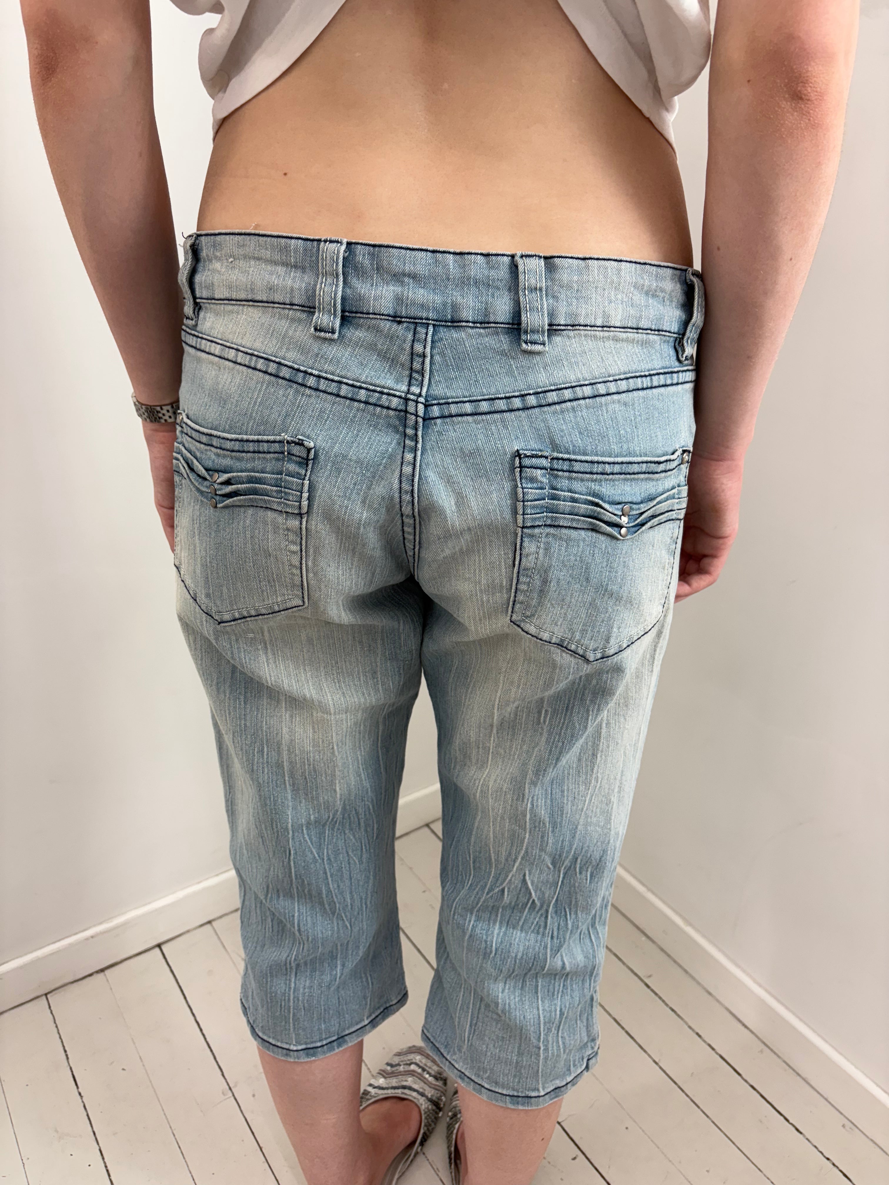 Light Wash Denim Capri Jeans