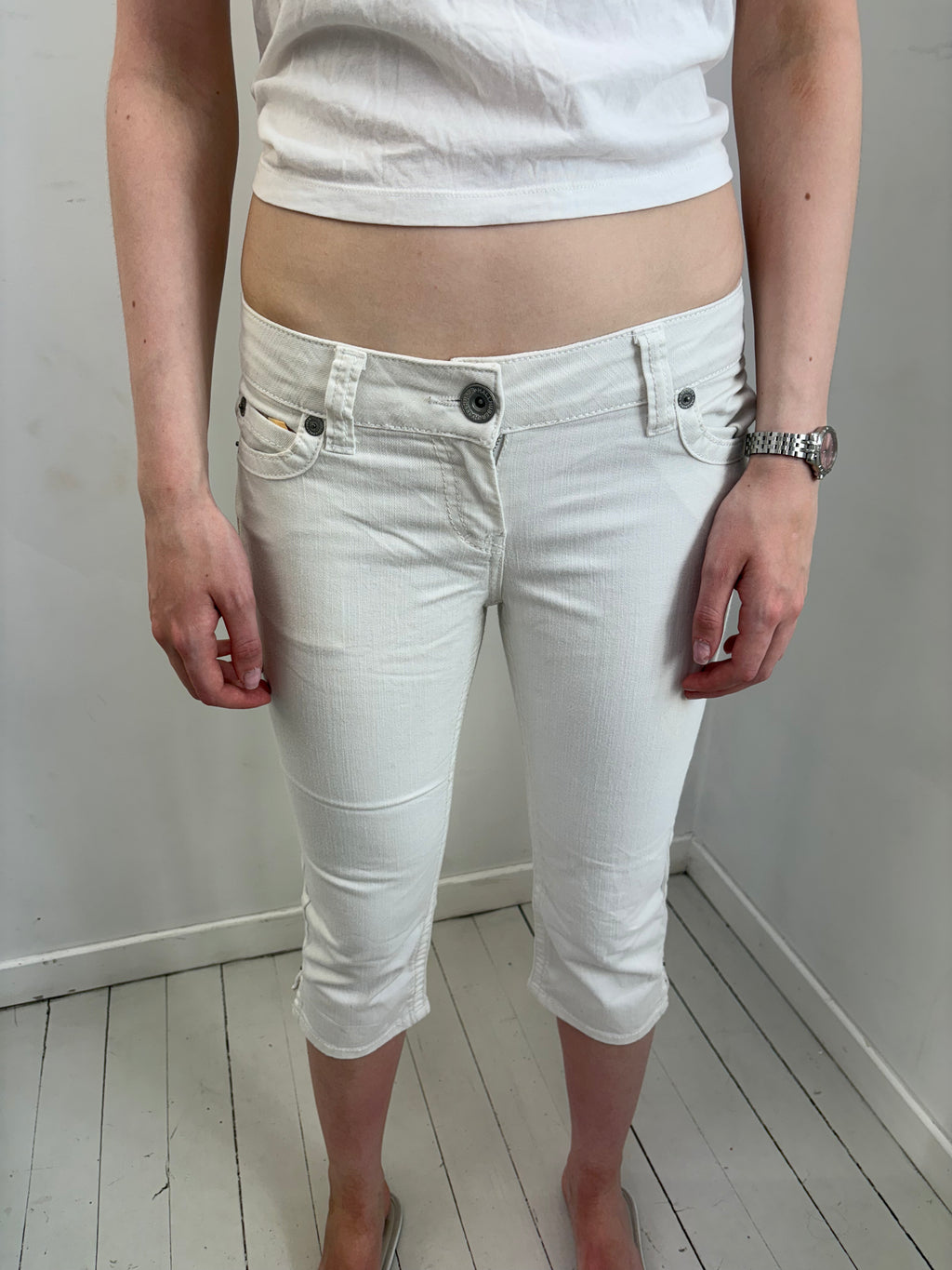 White Denim Capri Jeans with Contrast Stitching