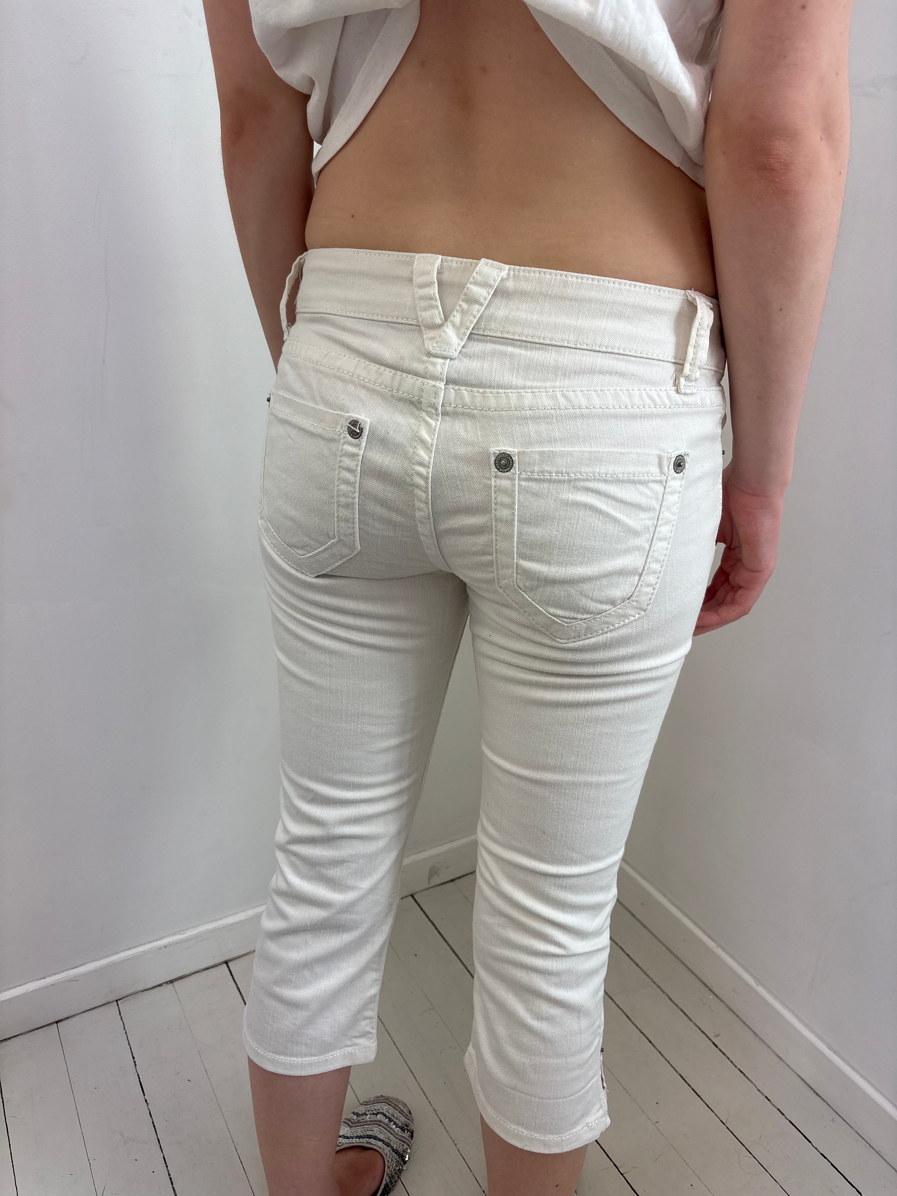 White Denim Capri Jeans with Contrast Stitching