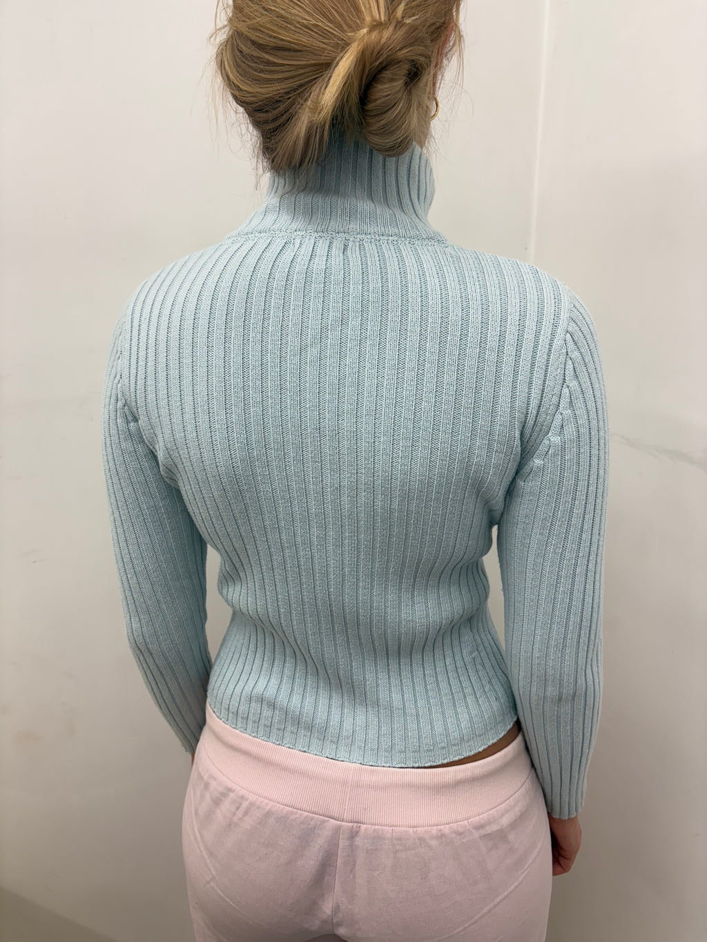 Baby Blue Ribbed Knit Fitted Zip-Up Cardigan