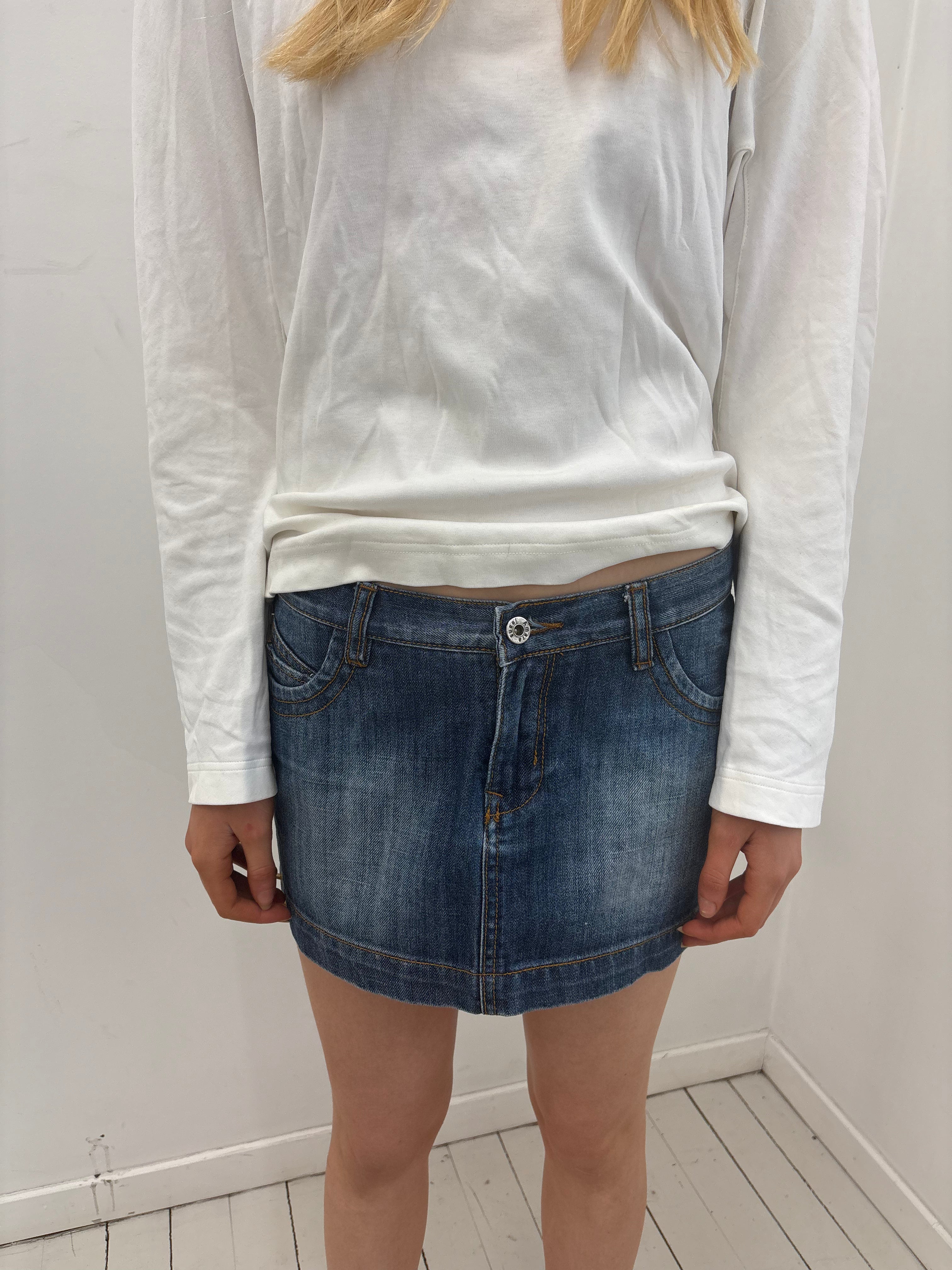 Y2K Dark Wash Low Rise Denim Mini Skirt