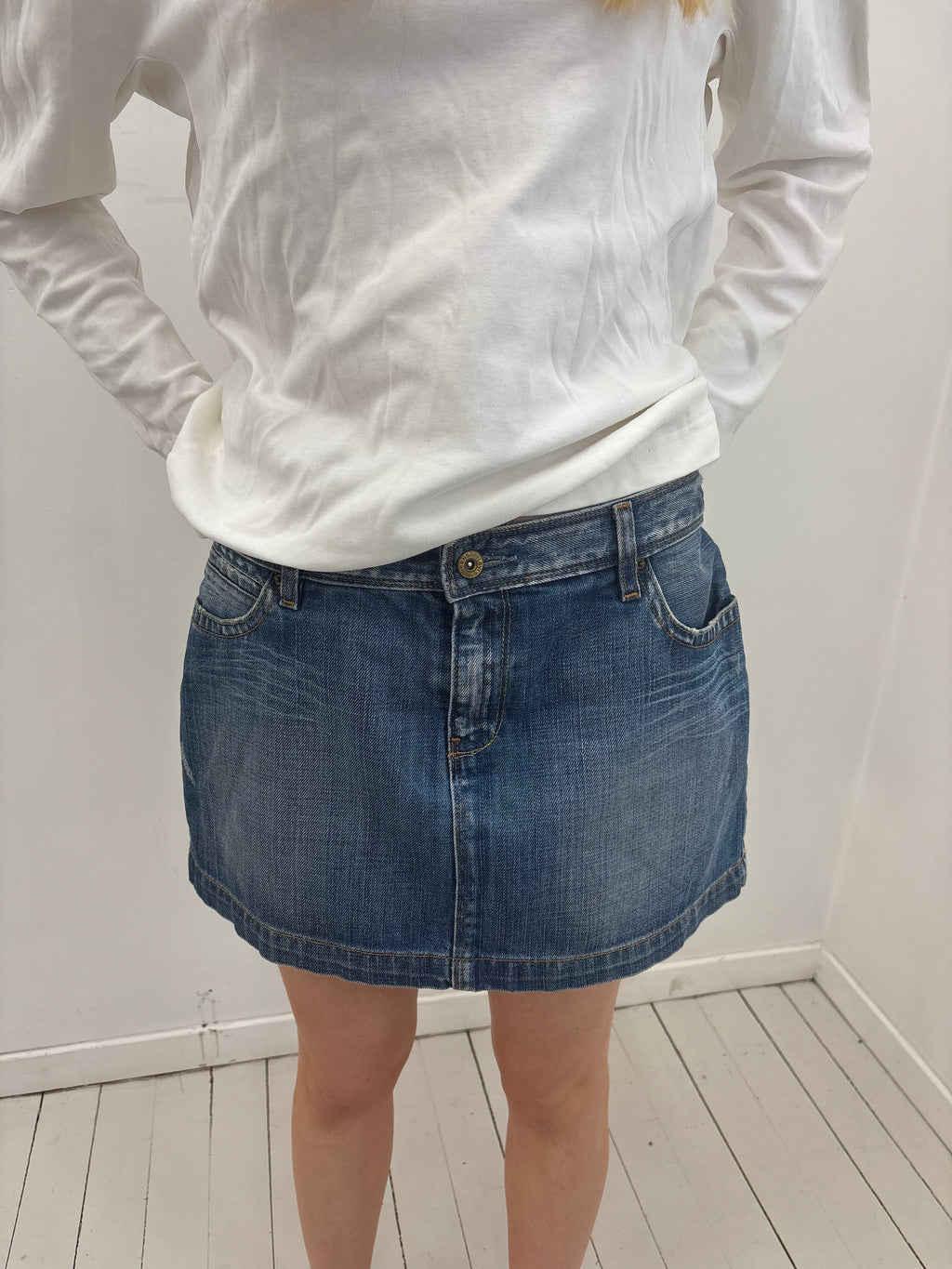 Levi’s Y2K Low Rise Denim Mini Skirt